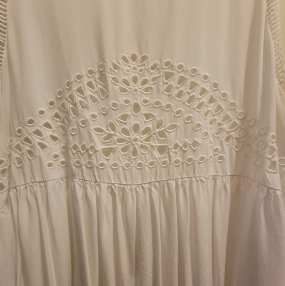 White flowy tank blouse - Picture 2 of 3